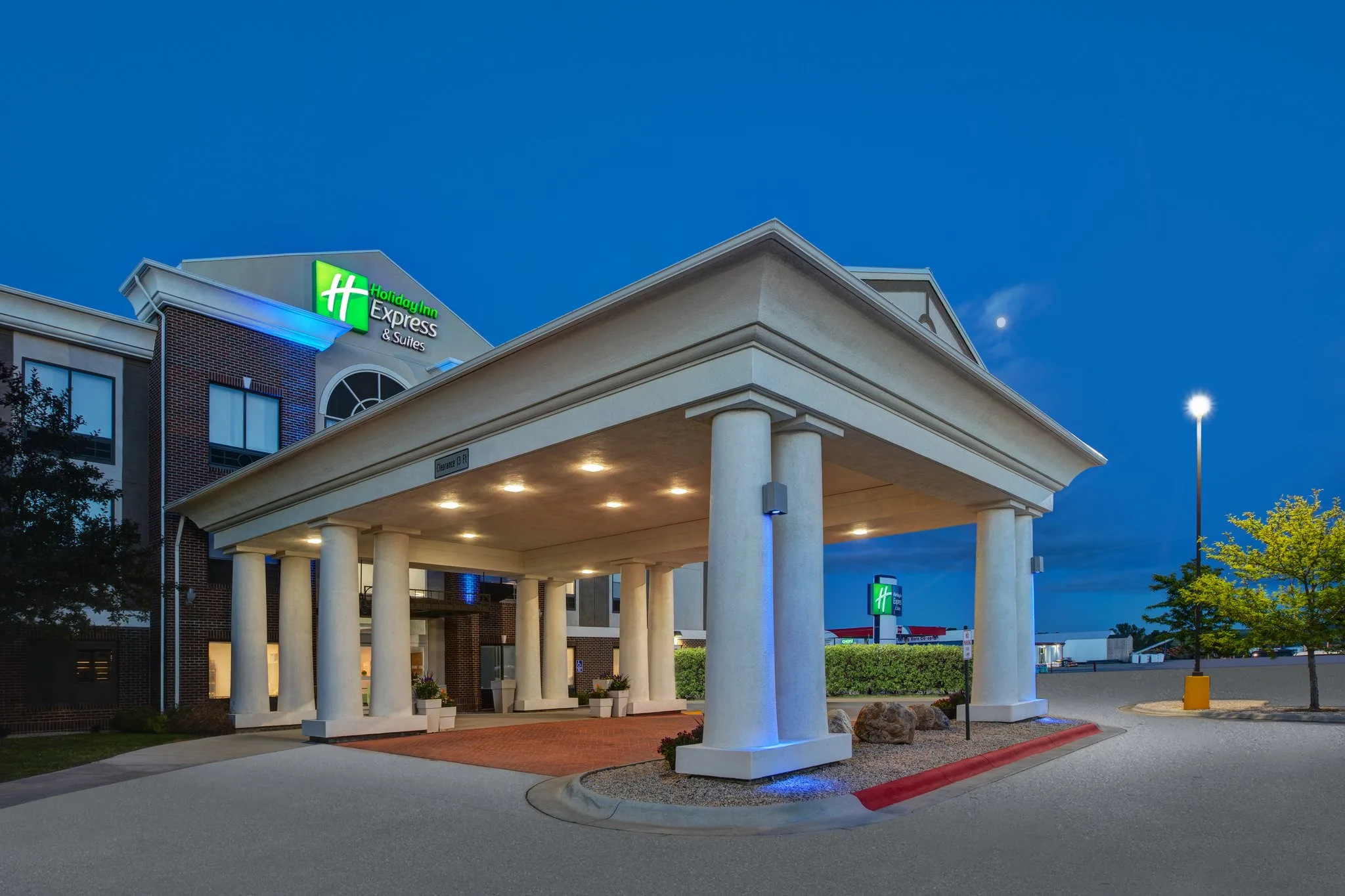 Holiday Inn Express & Suites Buffalo by IHG primary photo