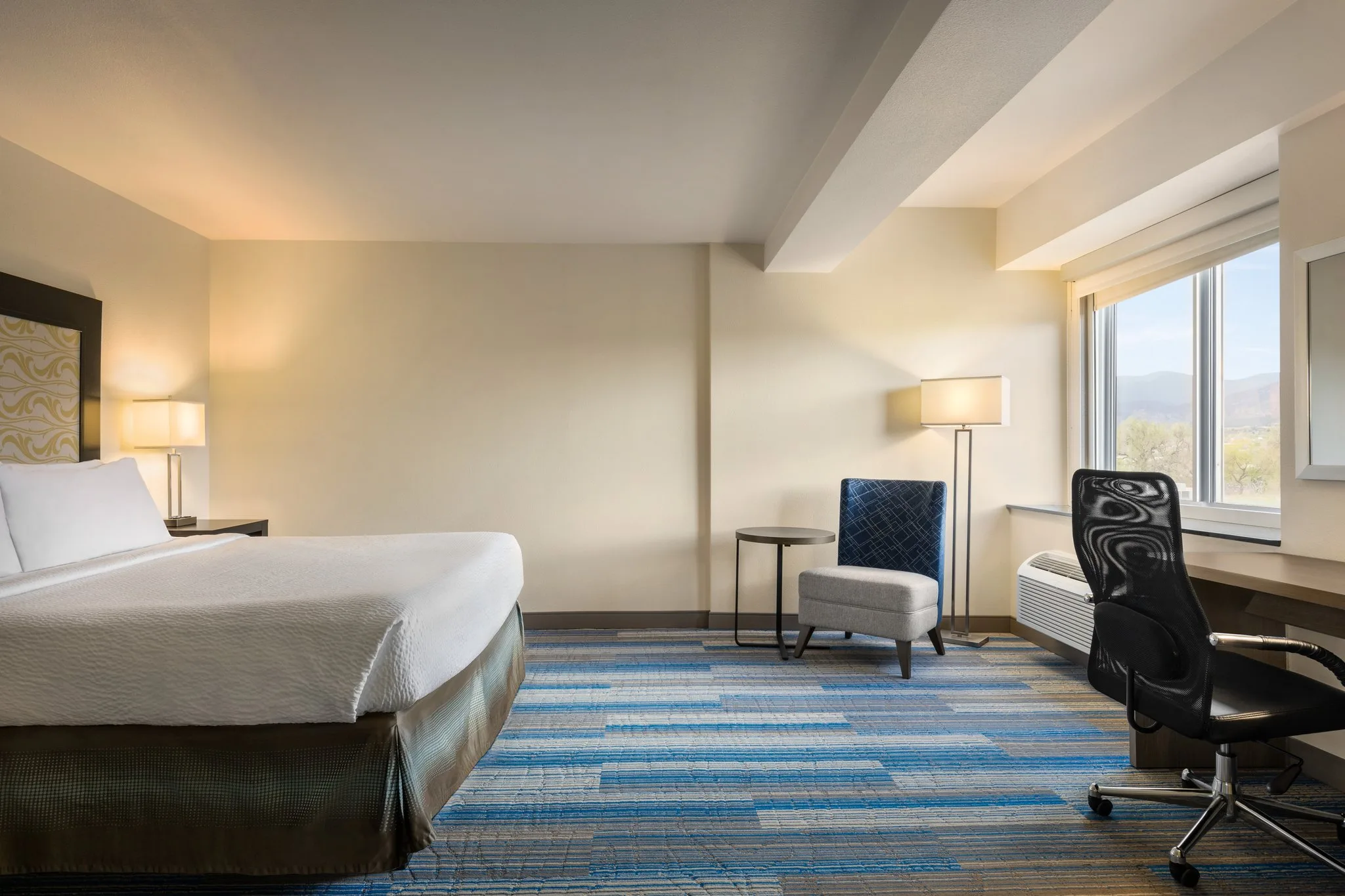 Holiday Inn Express & Suites Colorado Springs Central by IHG gallery image