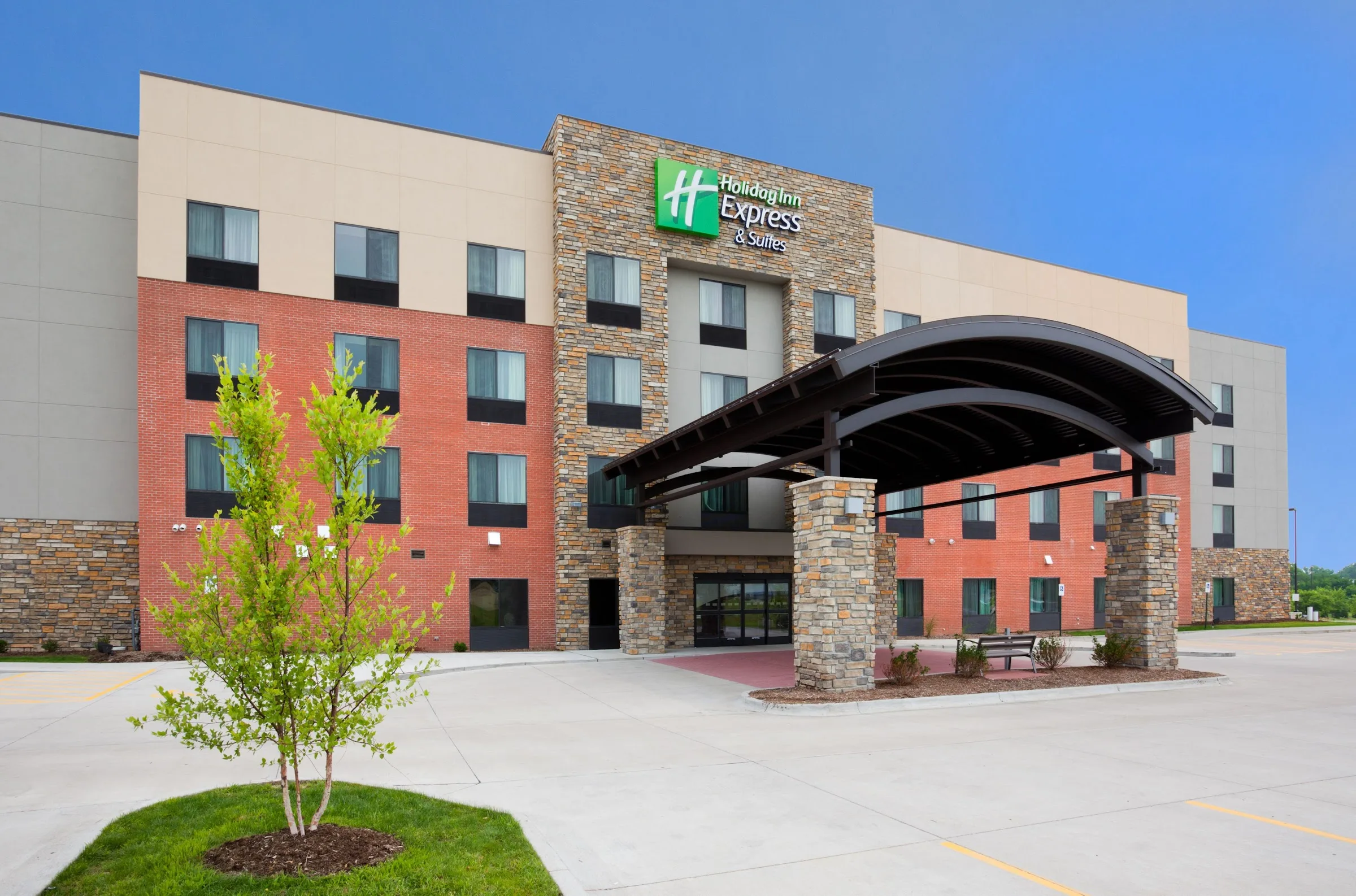 Holiday Inn Express & Suites Davenport by IHG primary photo