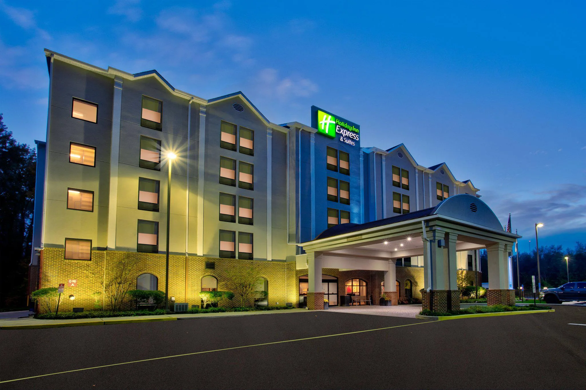 Holiday Inn Express & Suites Dover primary photo