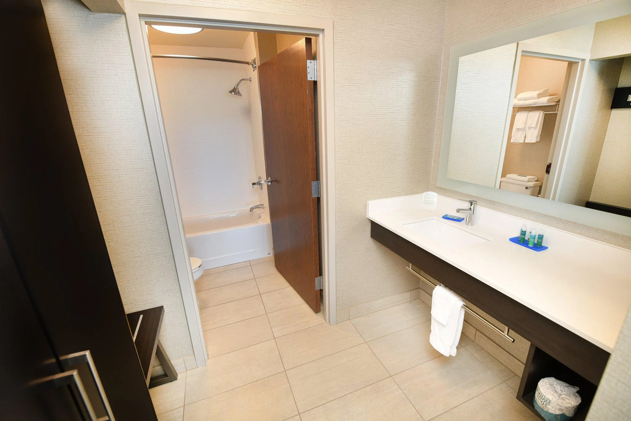 Holiday Inn Express & Suites Grand Forks by IHG gallery image