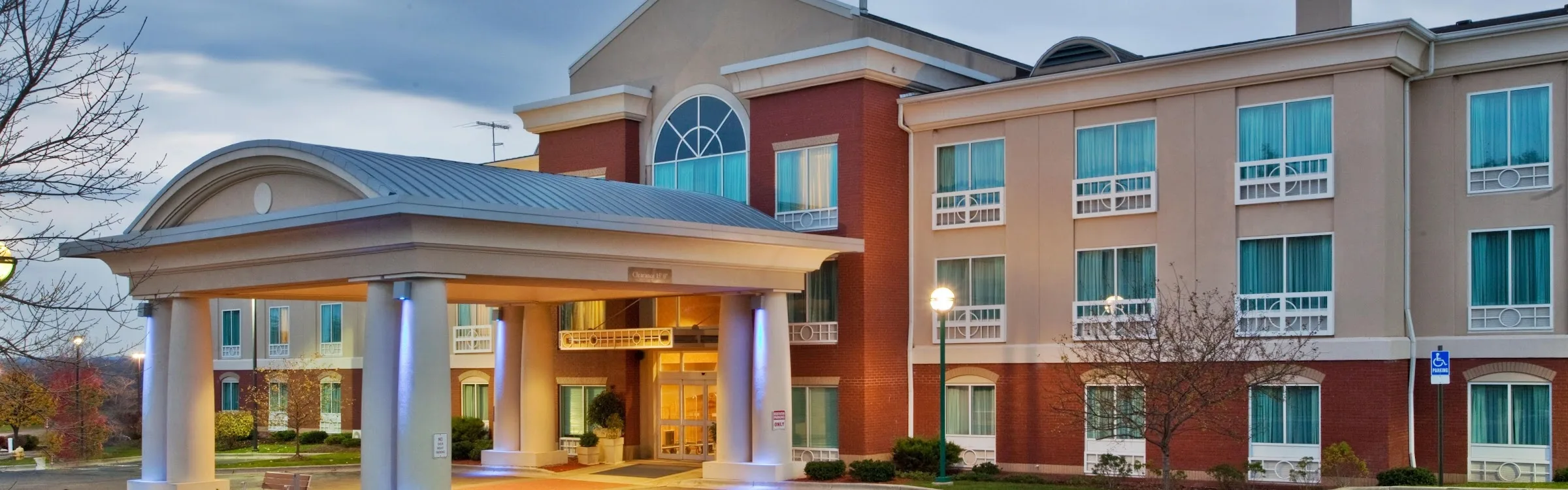 Holiday Inn Express & Suites Grand Rapids-North by IHG primary photo