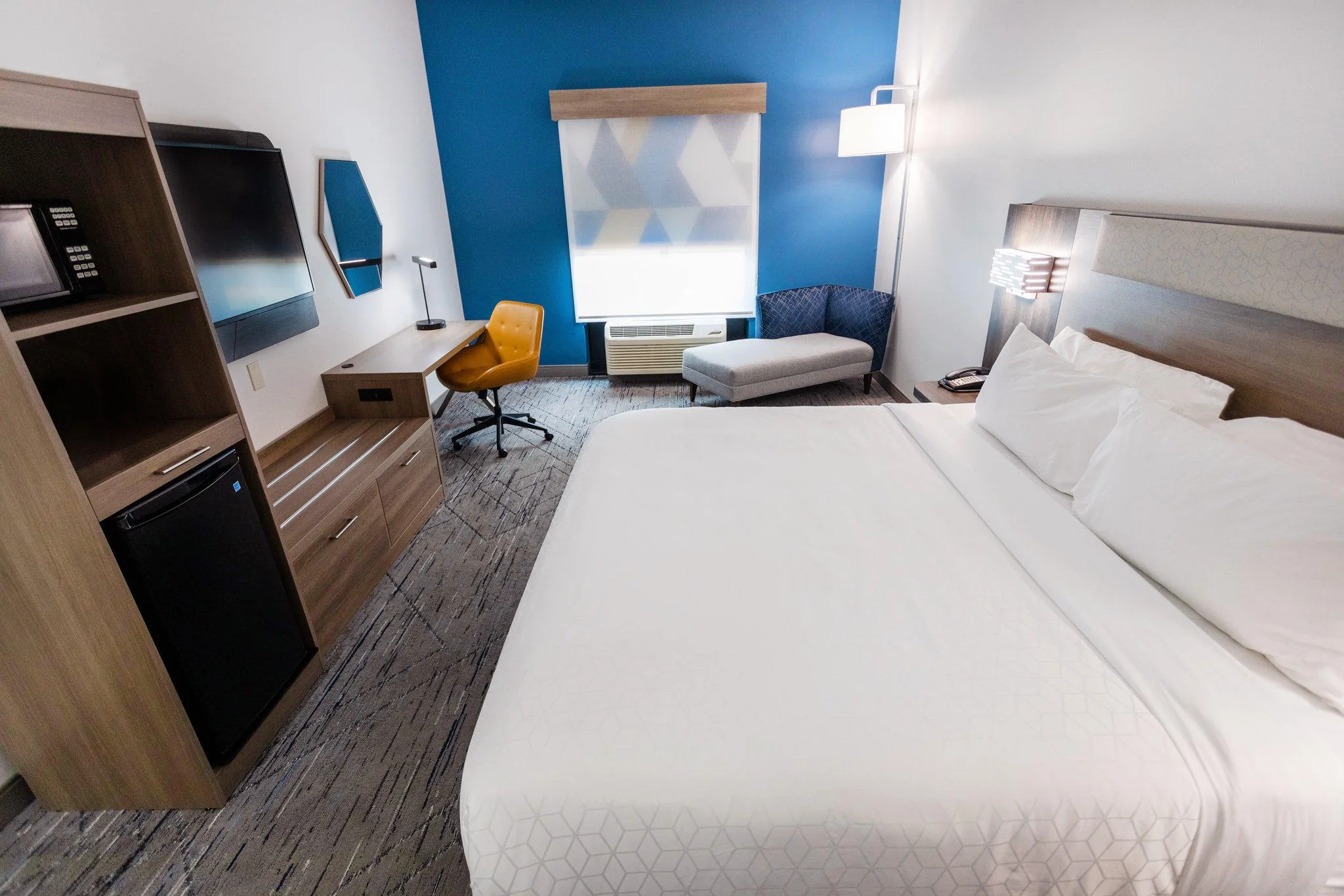 Holiday Inn Express & Suites Huntsville Airport by IHG gallery image