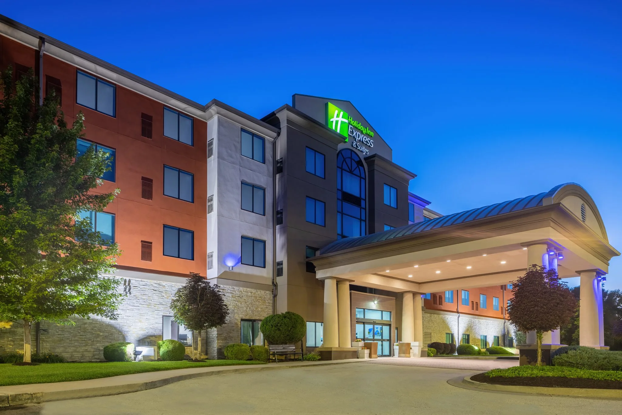 Holiday Inn Express & Suites Kansas City Airport by IHG primary photo