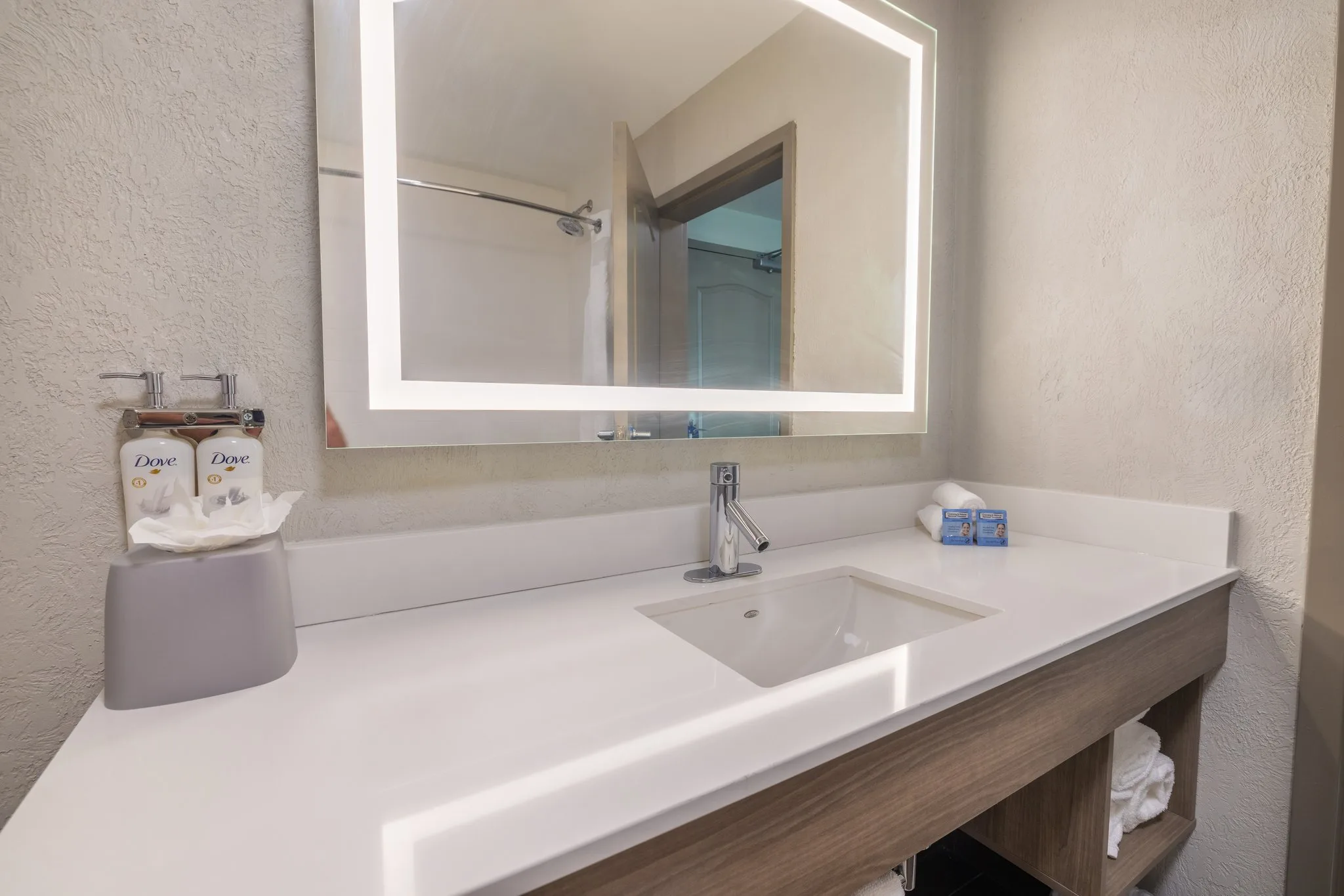 Holiday Inn Express & Suites Kansas City Airport by IHG gallery image