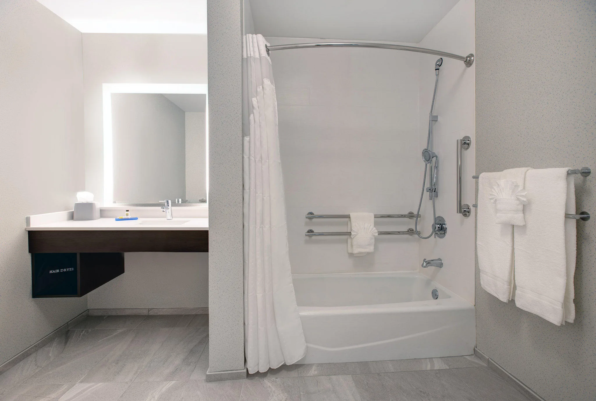 Holiday Inn Express & Suites Milwaukee - Brookfield by IHG gallery image