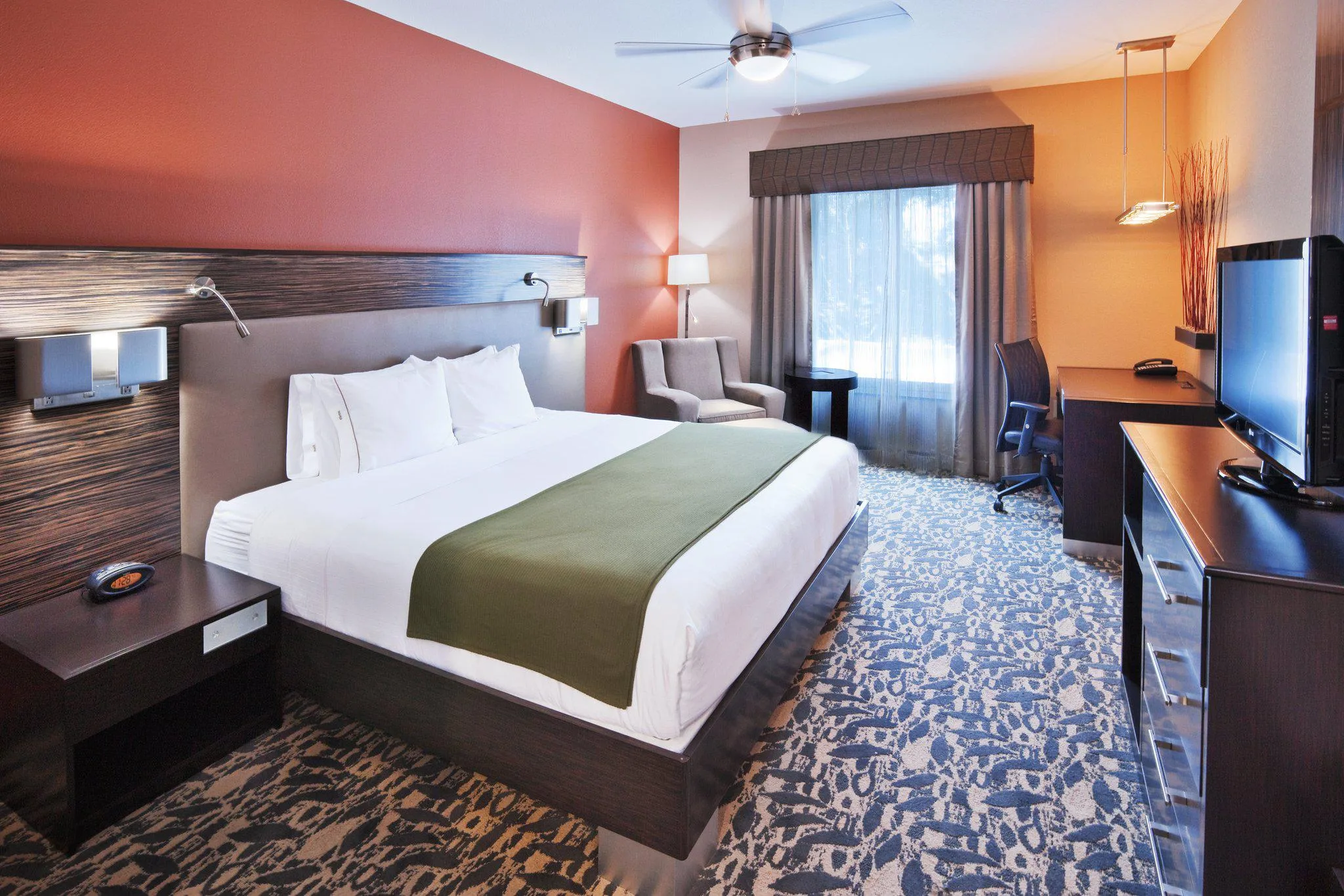 Holiday Inn Express & Suites North Dallas at Preston by IHG gallery image