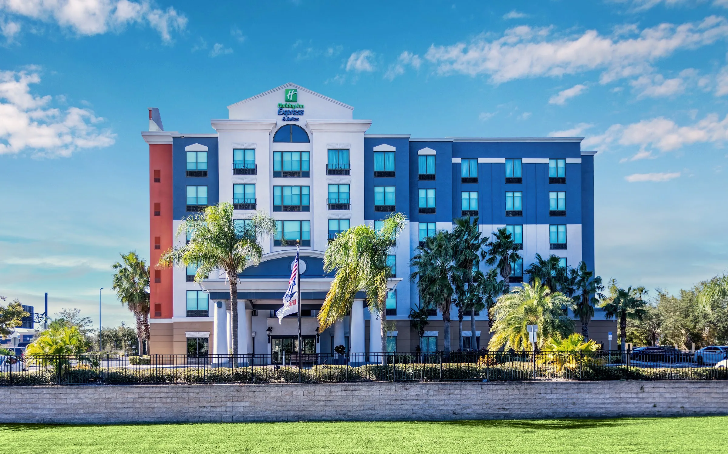 Holiday Inn Express & Suites Orlando - International Drive by IHG primary photo