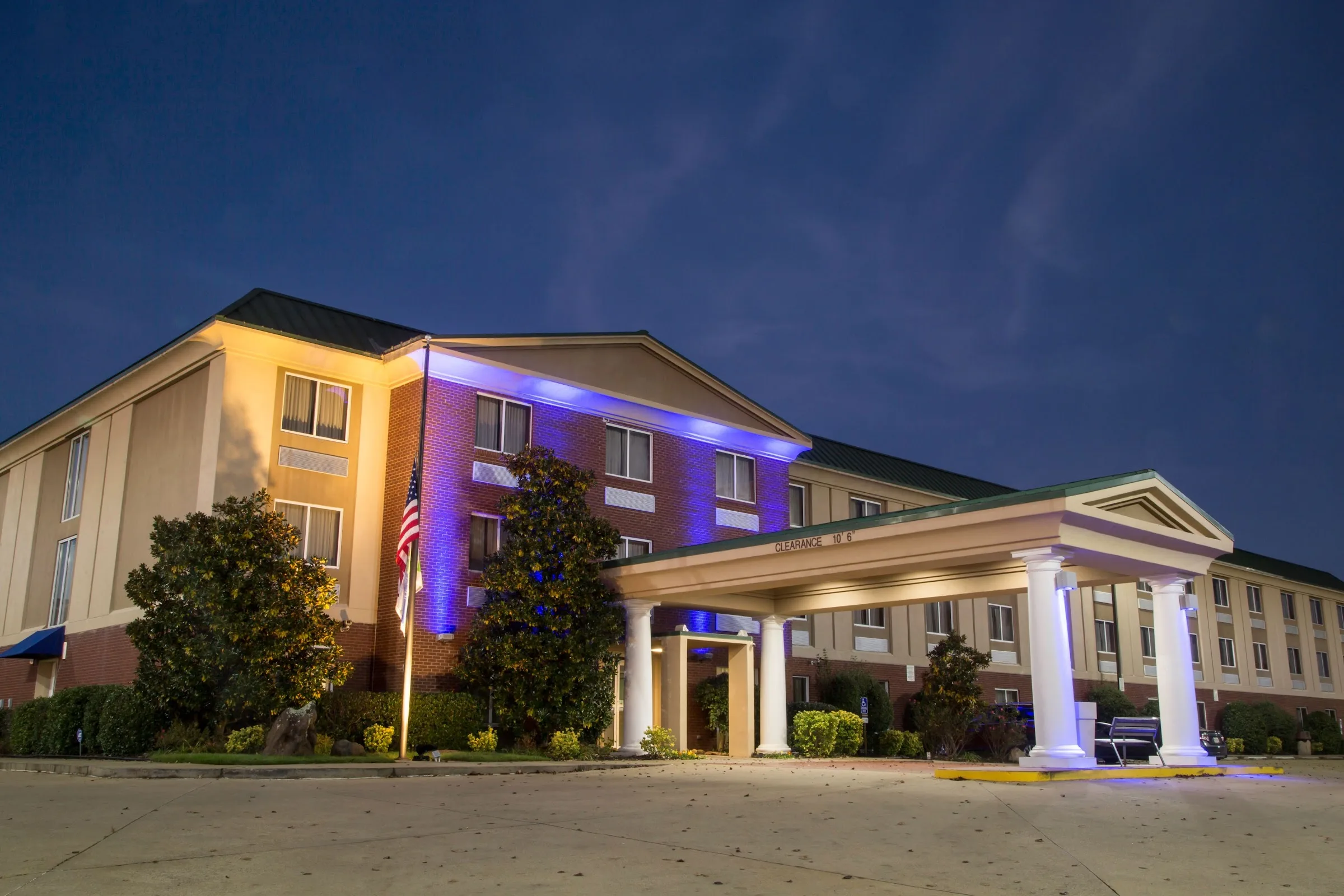 Holiday Inn Express & Suites Oxford by IHG primary photo