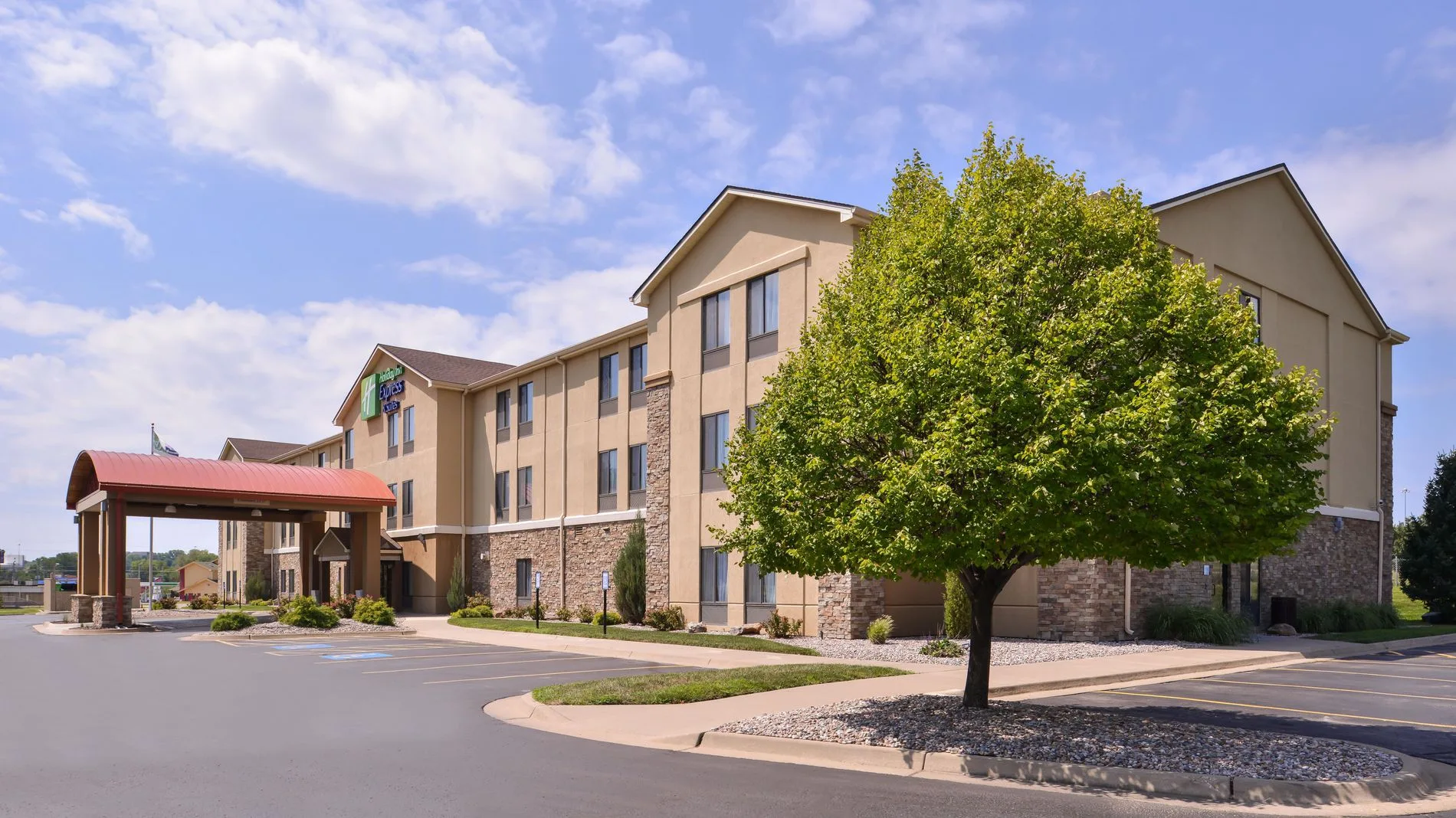 Holiday Inn Express & Suites Topeka West I-70 Wanamaker by IHG primary photo