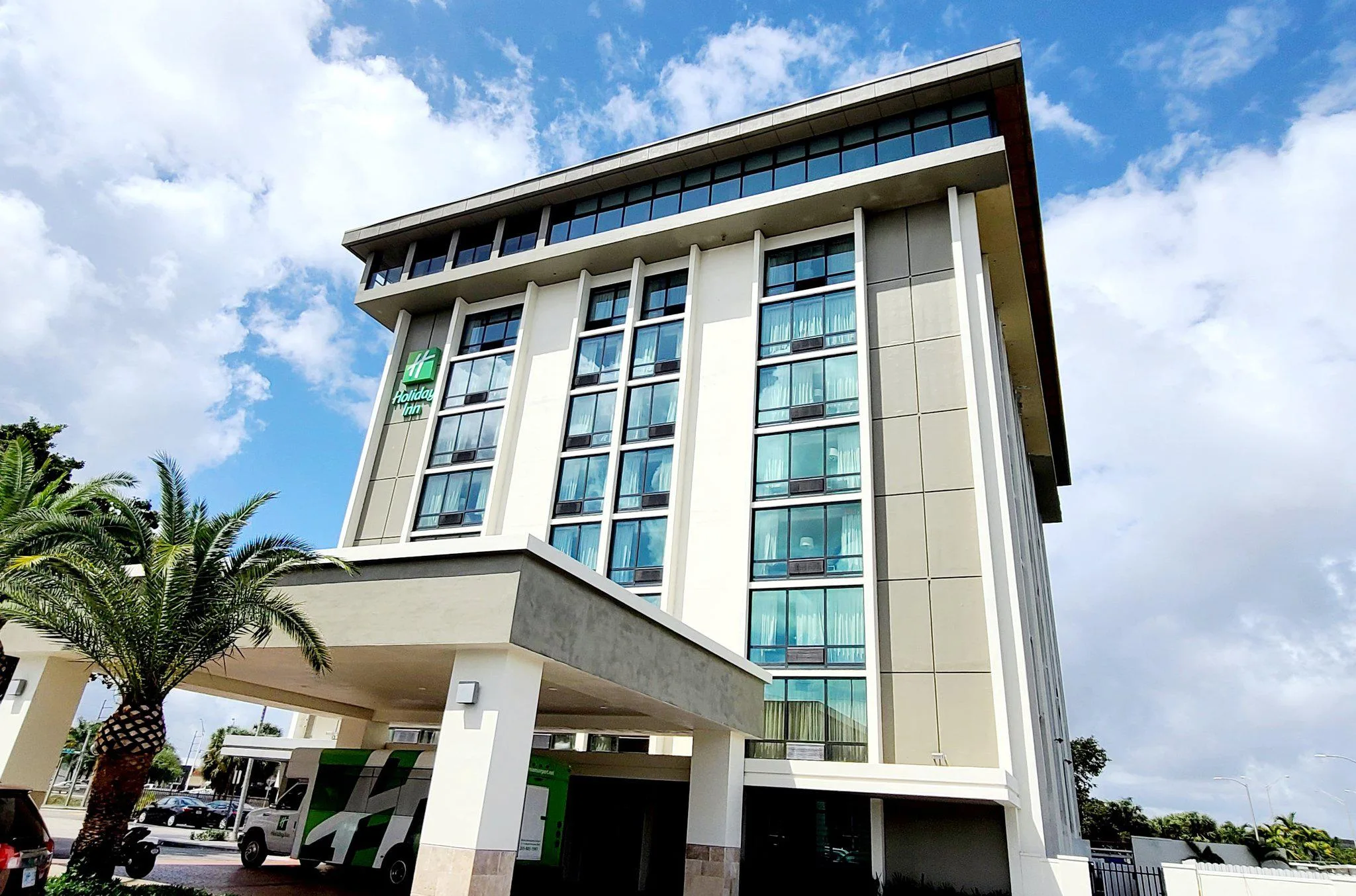 Holiday Inn Miami-International Airport by IHG primary photo