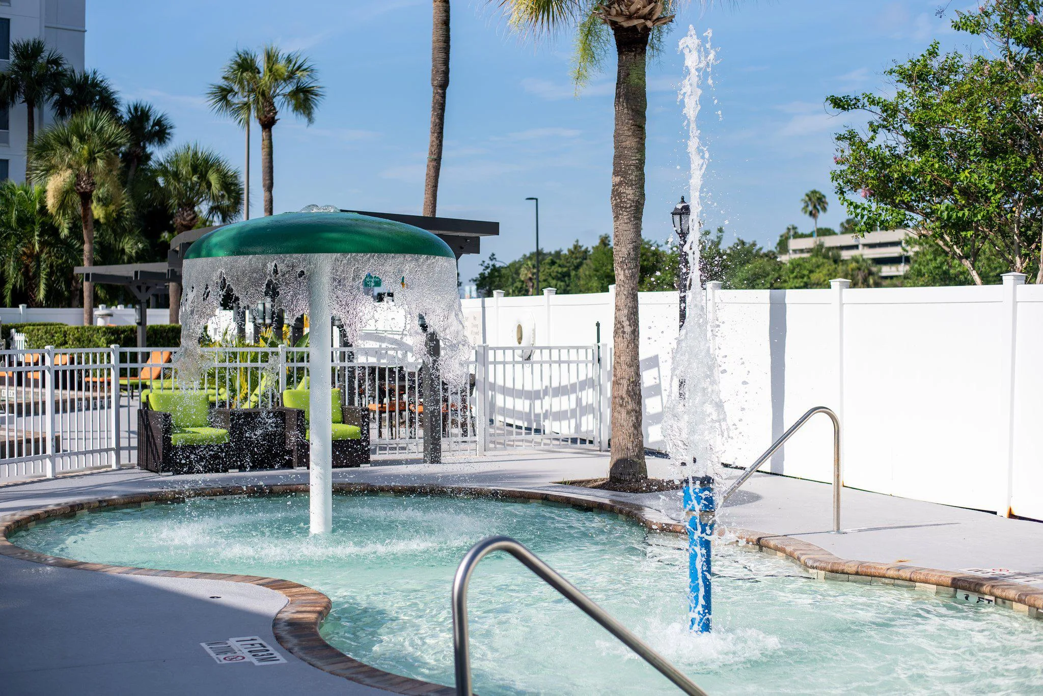 Holiday Inn & Suites Across From Universal Orlando by IHG gallery image
