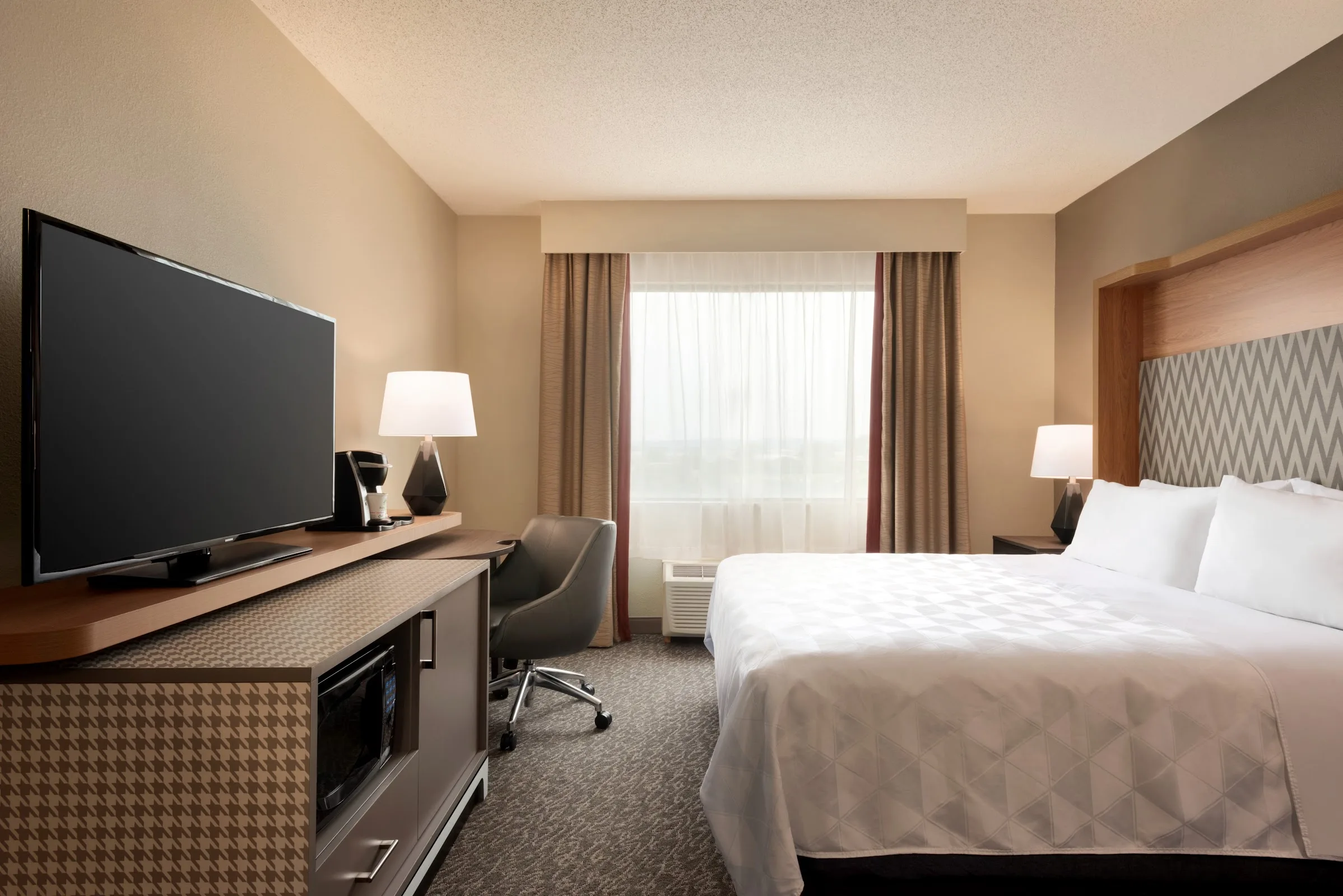 Holiday Inn & Suites Council Bluffs-I-29 by IHG gallery image