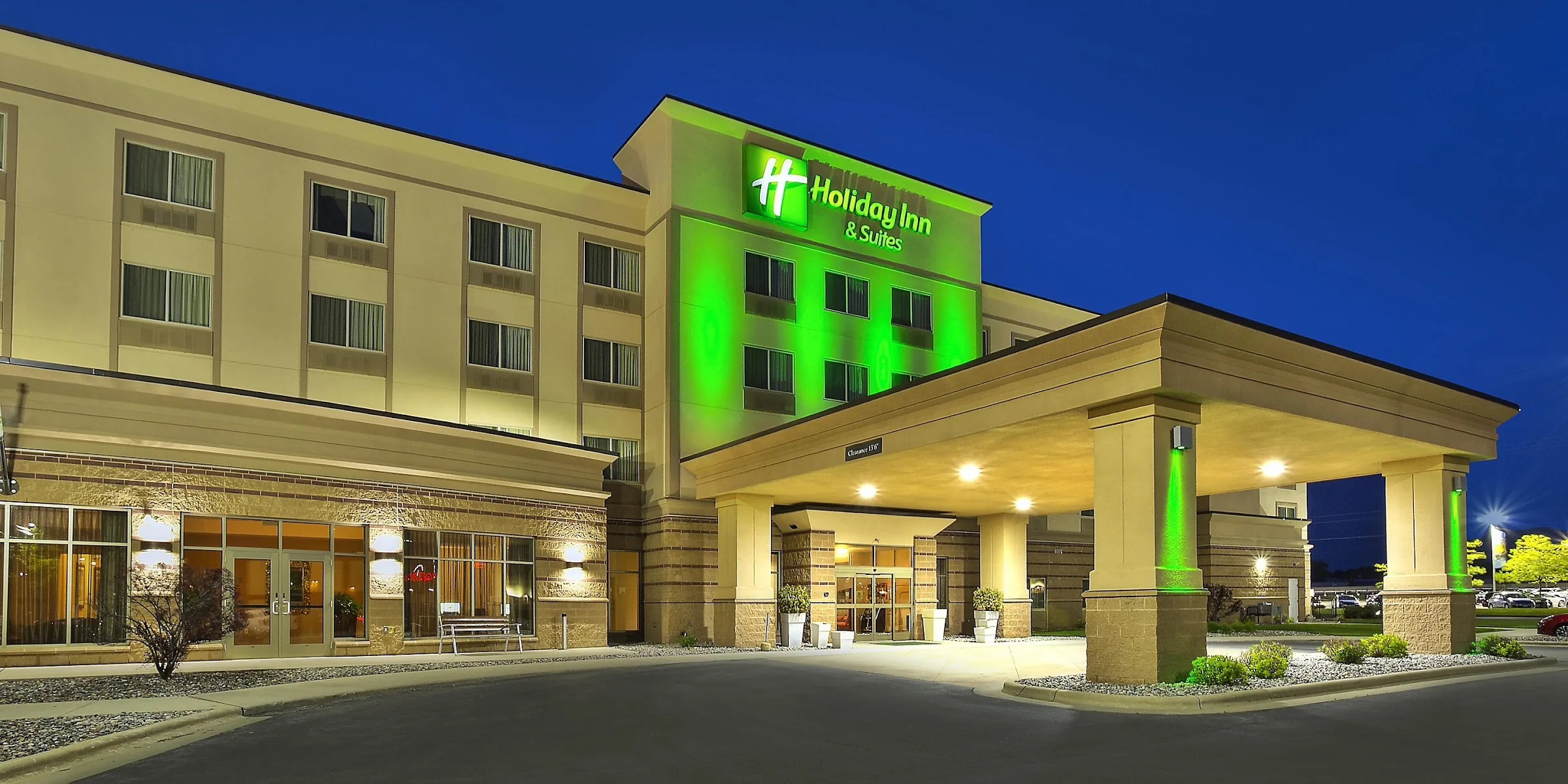 Holiday Inn & Suites Green Bay Stadium by IHG primary photo