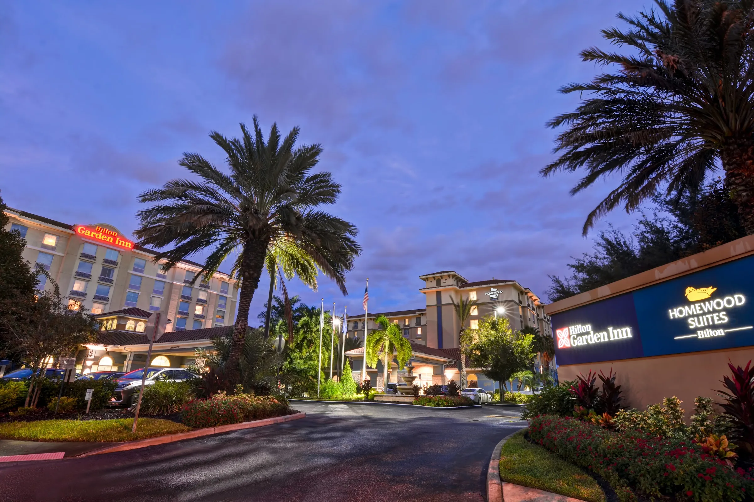 Holiday Inn & Suites Orlando I-Drive - Theme Parks, an IHG Hotel primary photo