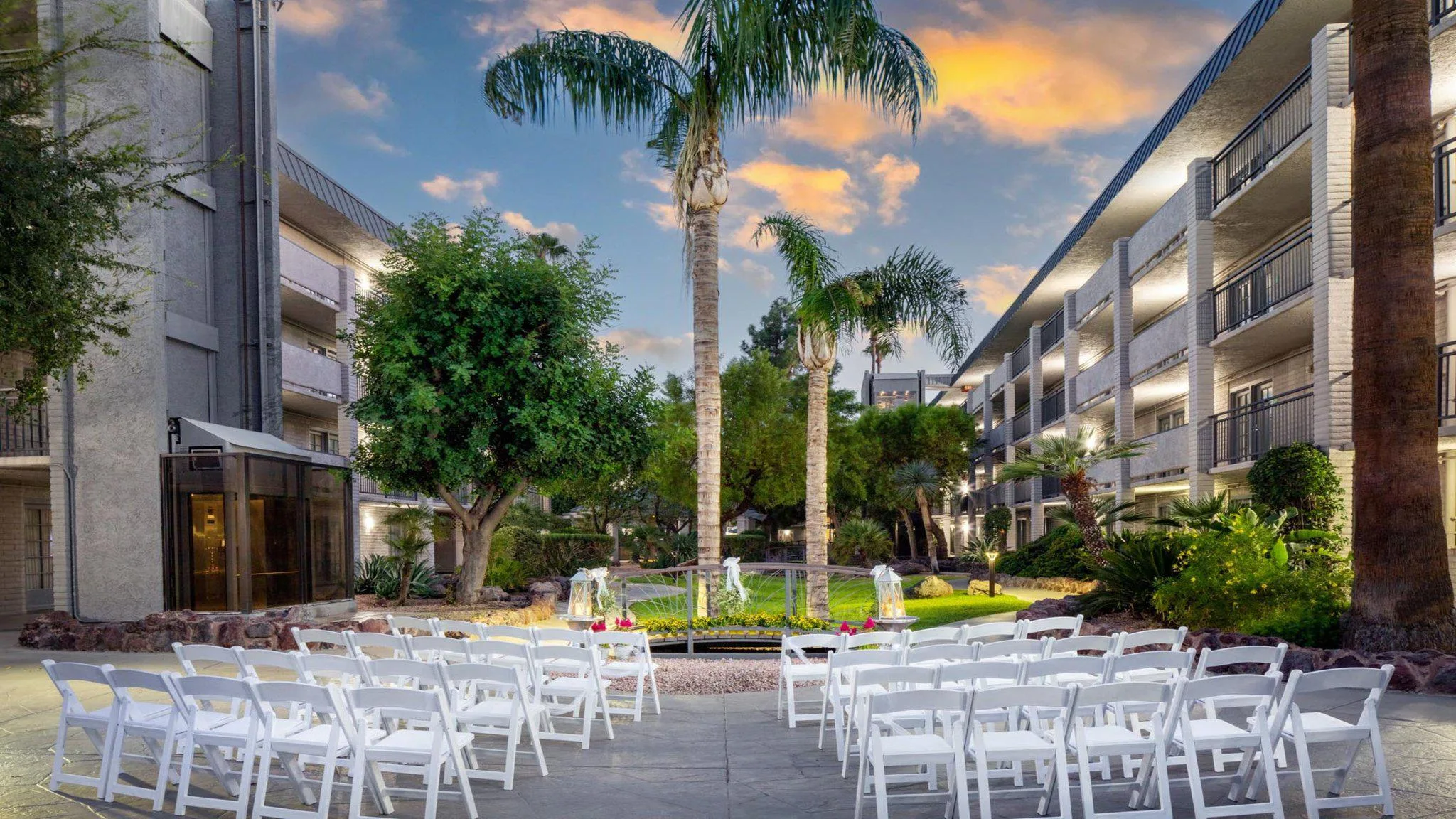 Holiday Inn & Suites Phoenix Airport North by IHG primary photo