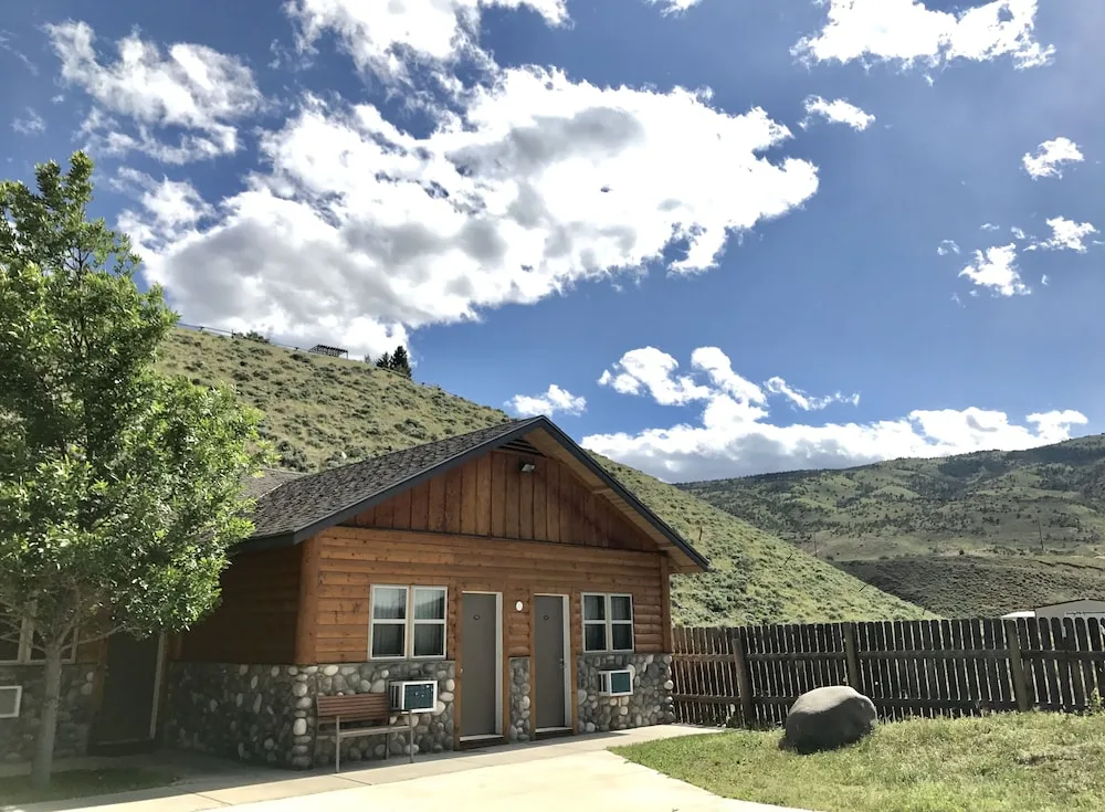 Holiday Lodge primary photo