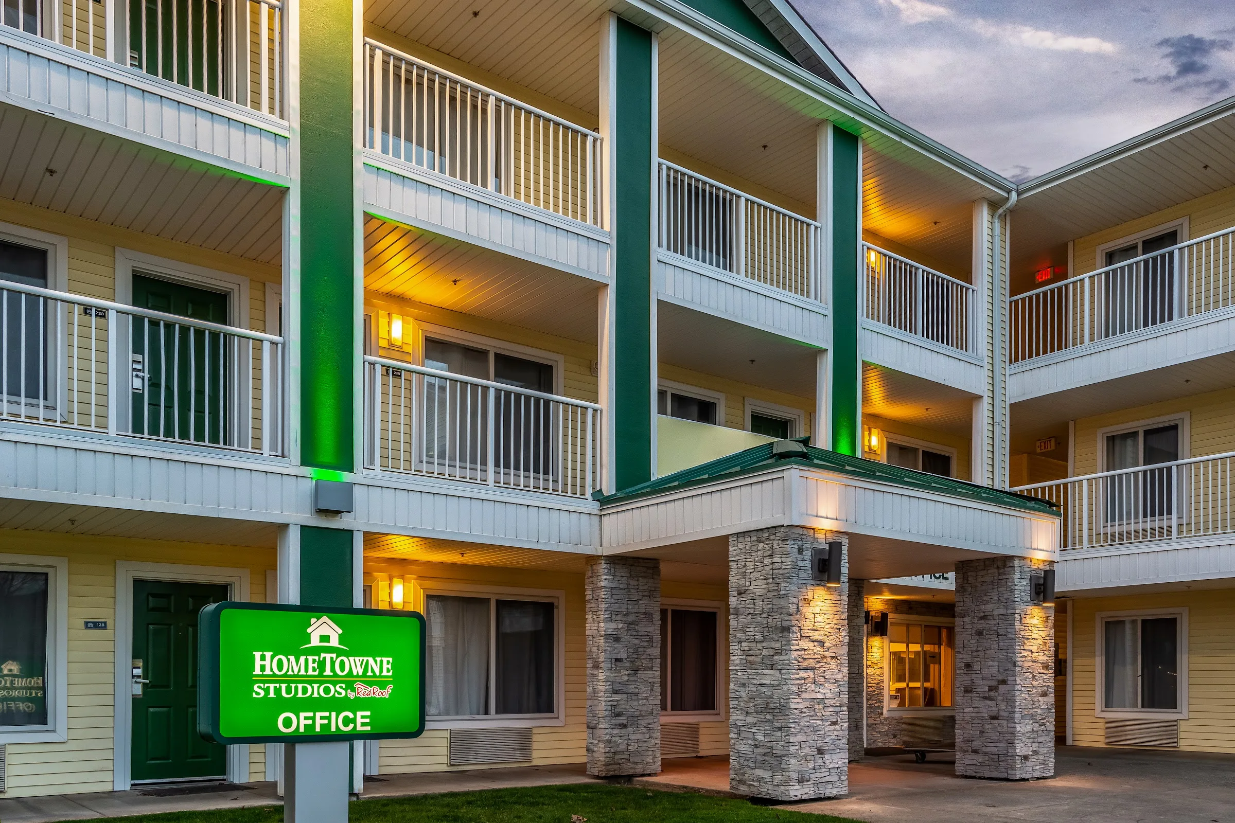 HomeTowne Studios Eugene - Springfield primary photo