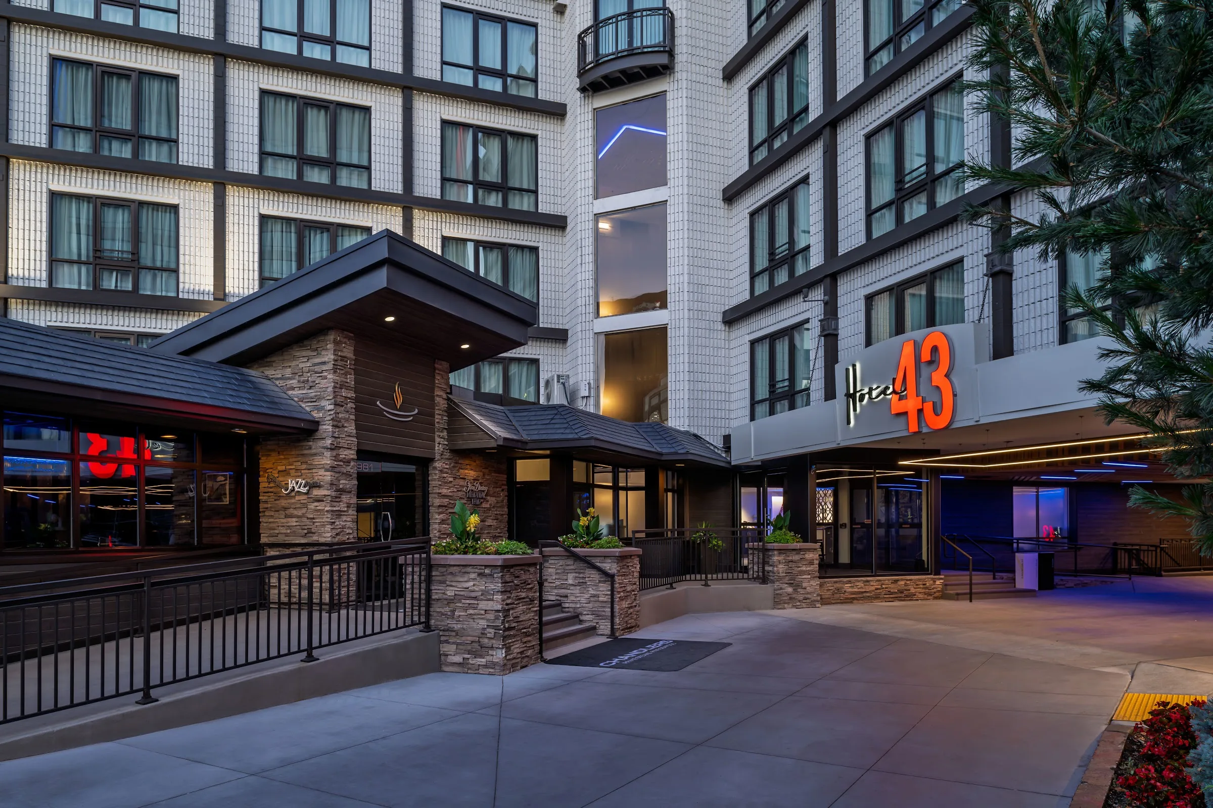 Hotel 43 primary photo