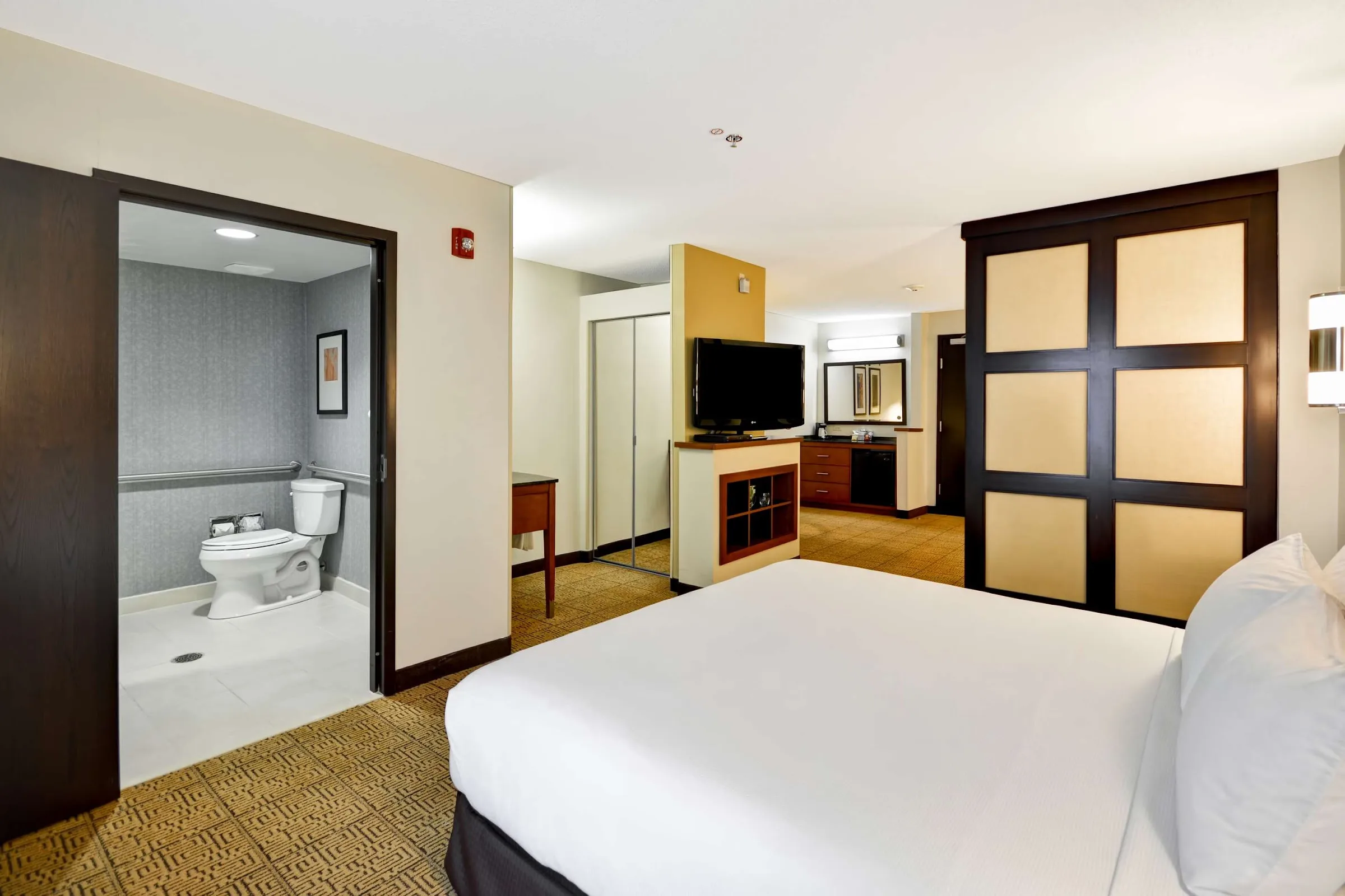Hyatt Place Chicago/Naperville/Warrenville gallery image