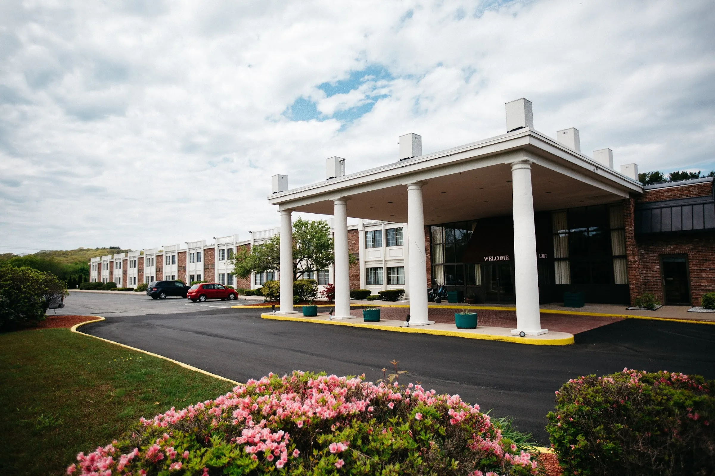 Mystic River Hotel & Suites primary photo