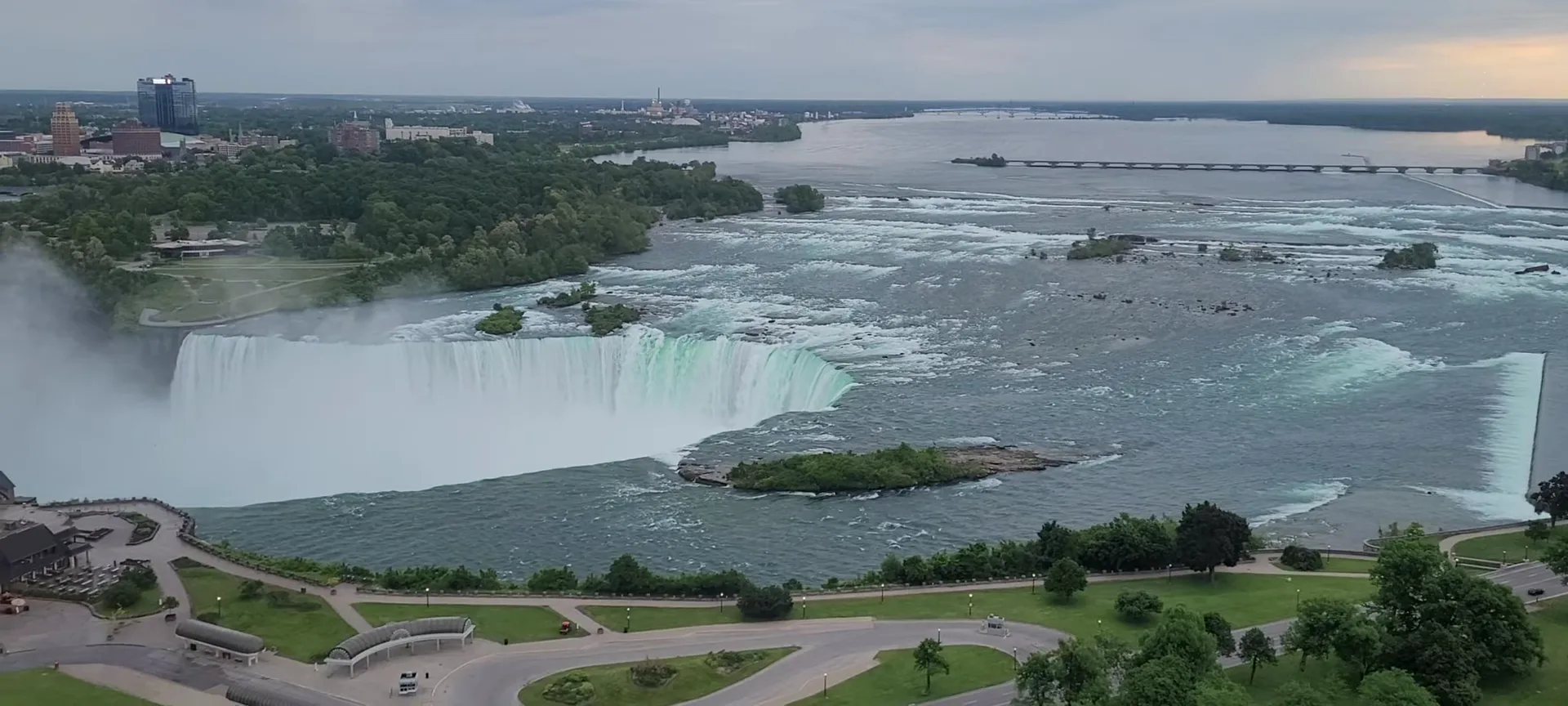 Niagara Falls Marriott on the Falls gallery image
