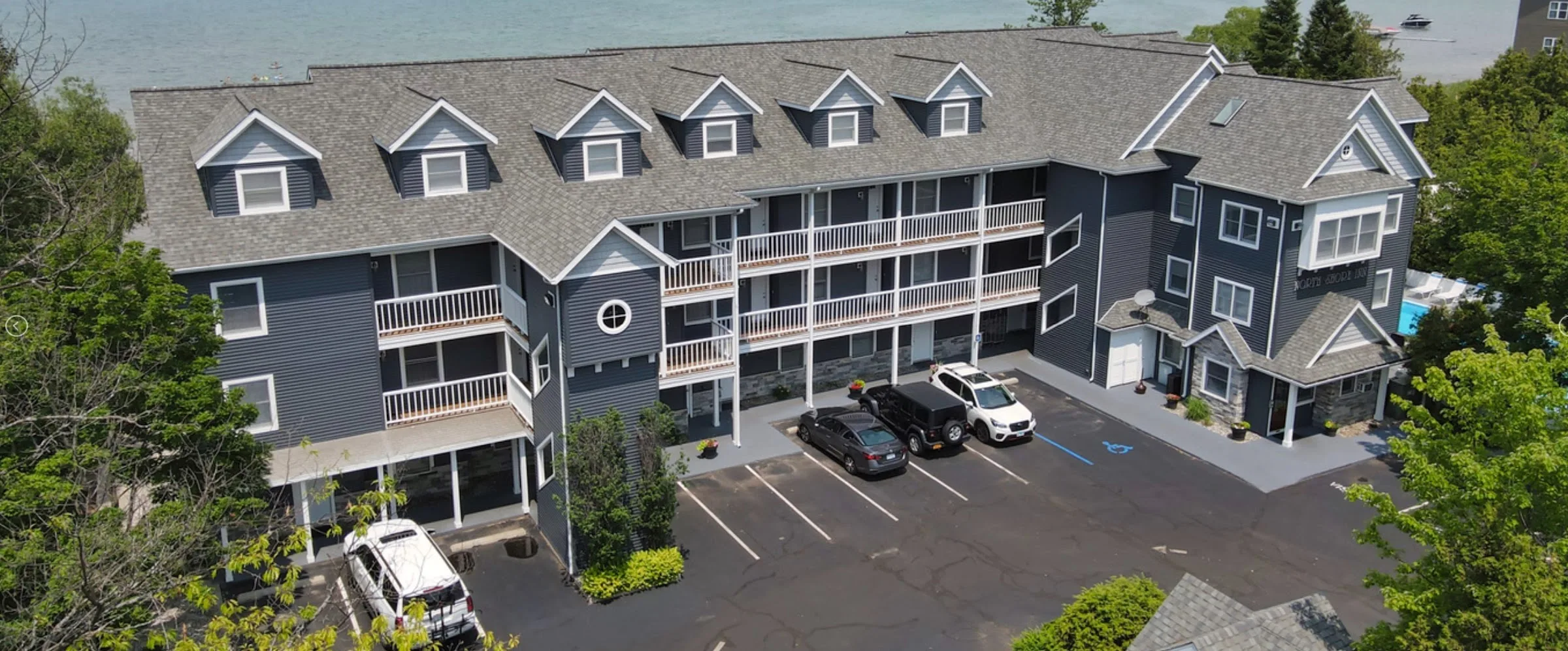 North Shore Inn Condo Hotel Traverse City primary photo