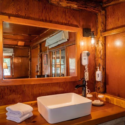 Orchard Canyon on Oak Creek gallery image