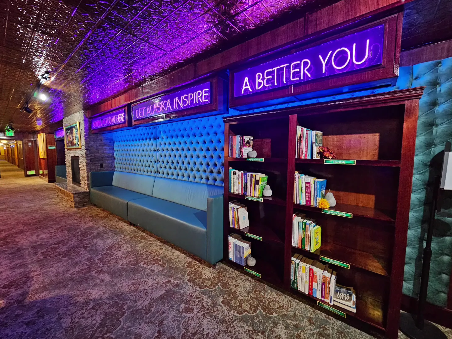 Pike's Waterfront Lodge primary photo