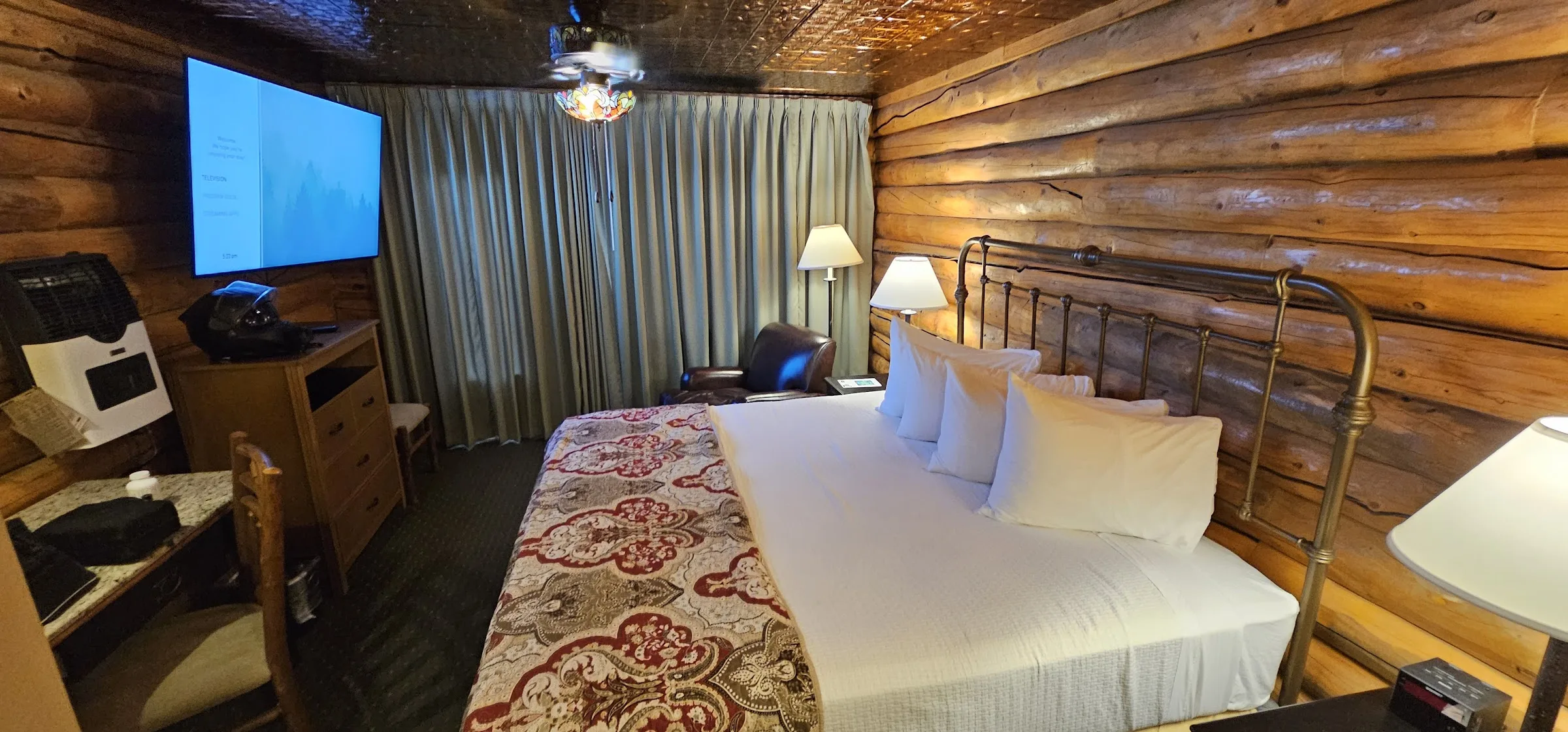 Pike's Waterfront Lodge gallery image