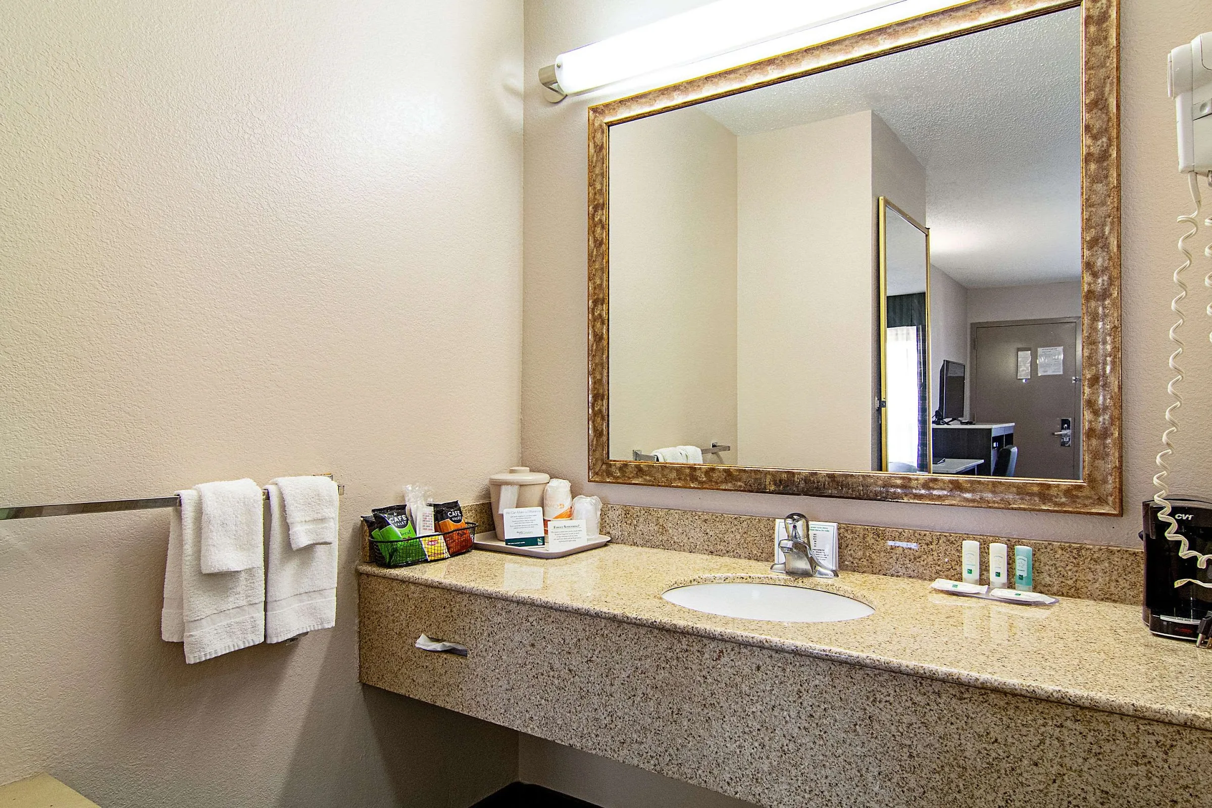 Quality Inn Savannah I-95 gallery image