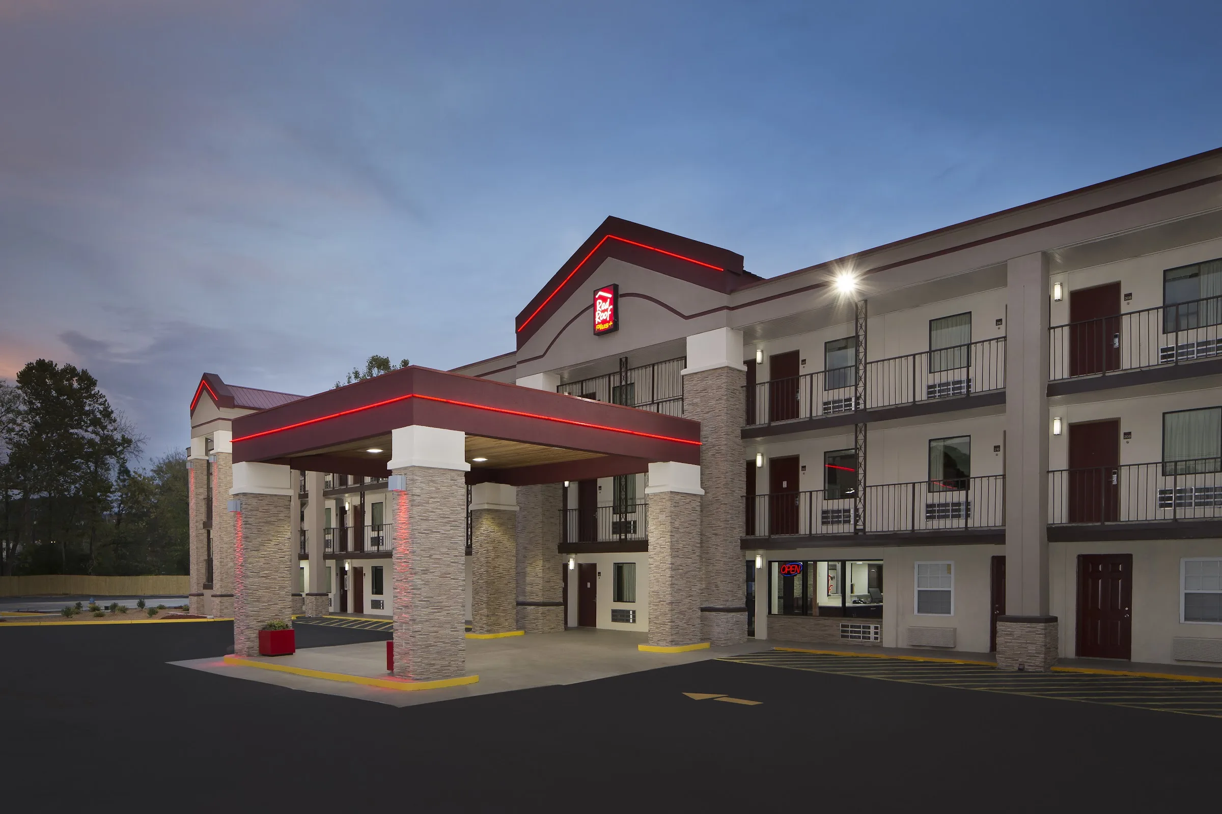 Red Roof PLUS+ Birmingham East - Irondale/Airport primary photo