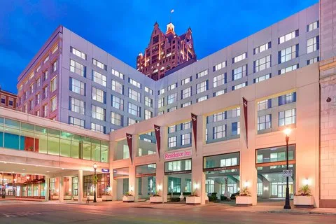 Residence Inn by Marriott Milwaukee Downtown gallery image