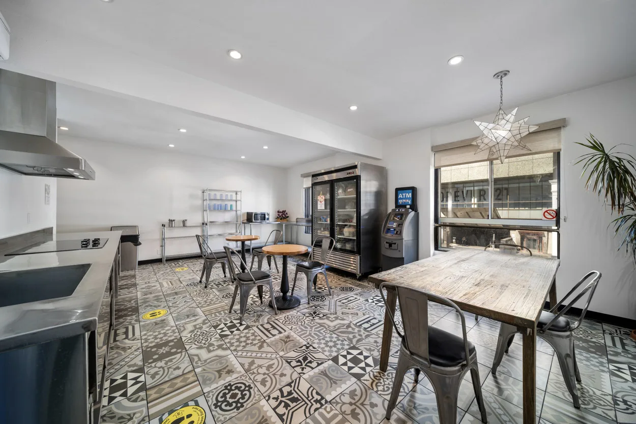 Samesun Hollywood gallery image