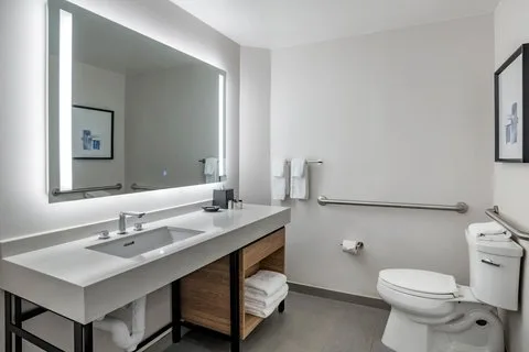 Sheraton Suites Wilmington Downtown gallery image