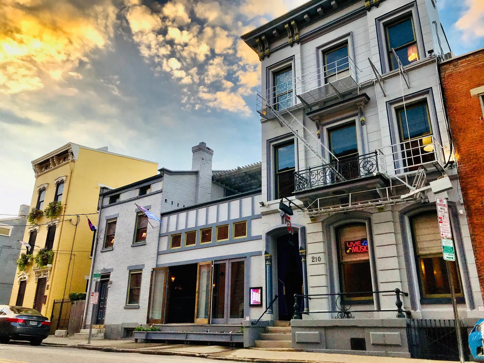 Symphony Hotel Bar & Lounge primary photo