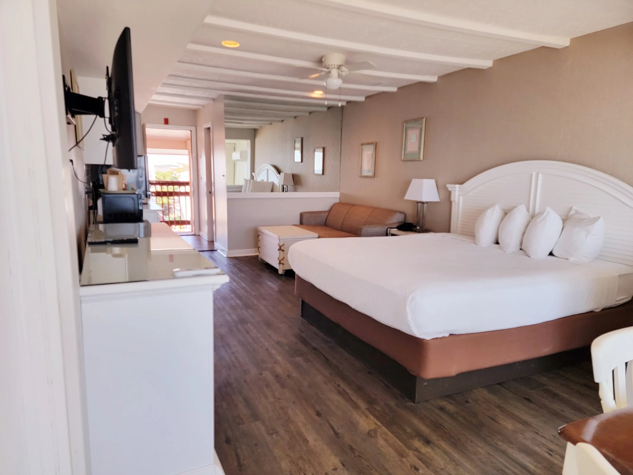 The Surf Club Oceanfront Hotel gallery image