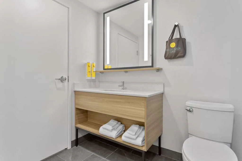 Tru by Hilton Lincoln East gallery image