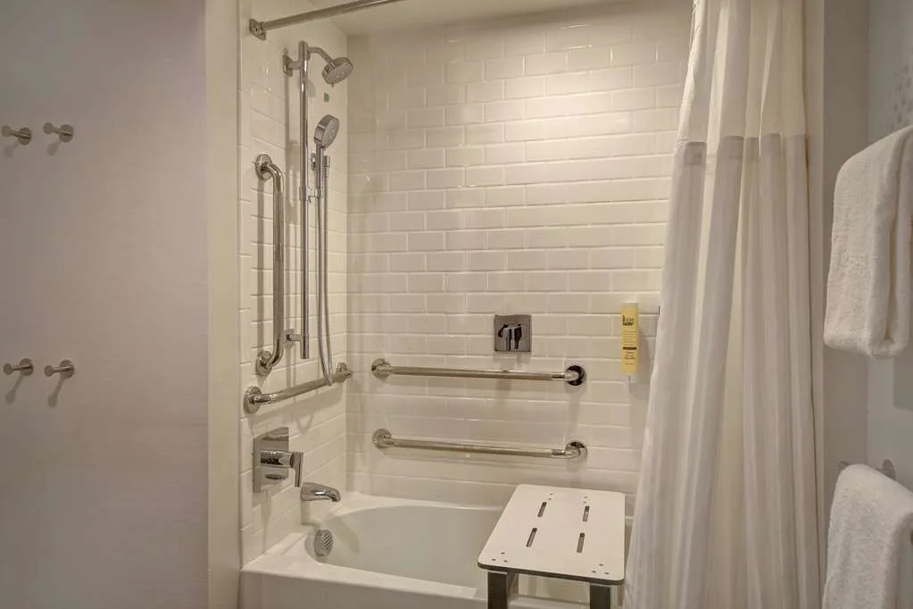 Tru by Hilton Manchester Downtown gallery image