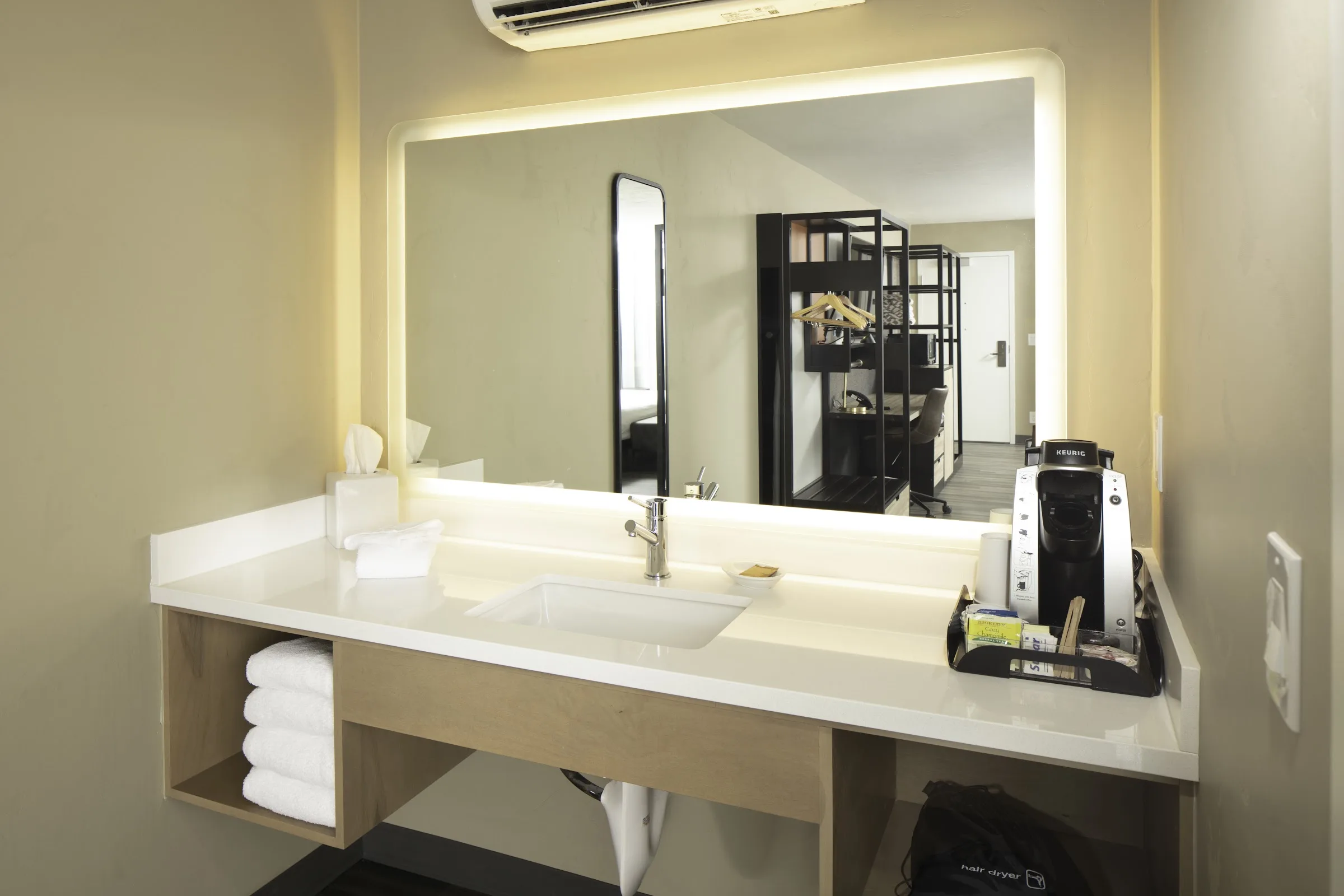 Waypoint Hotel gallery image